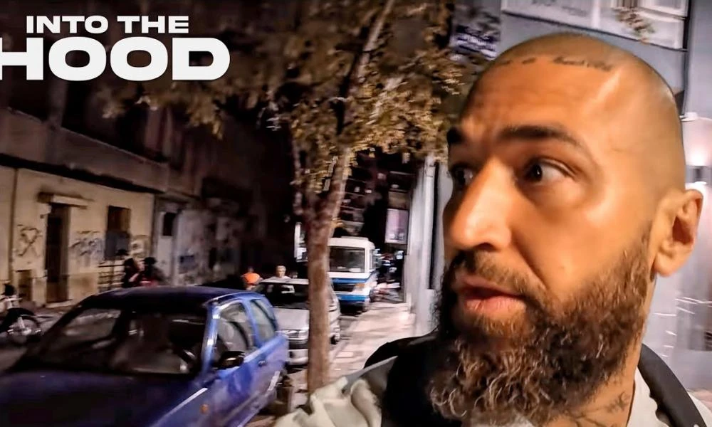 Αυστραλός ΥouΤuber περπάτησε νύχτα στην Ομόνοια και μας έκανε ρεζίλι - «Ο χειρότερος δρόμος που έχω περπατήσει»
